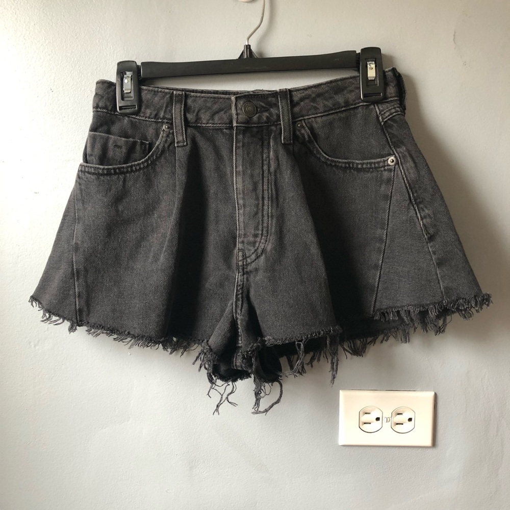 Forever 21 High Rise Cut Off Raw Hem Denim Black size 26